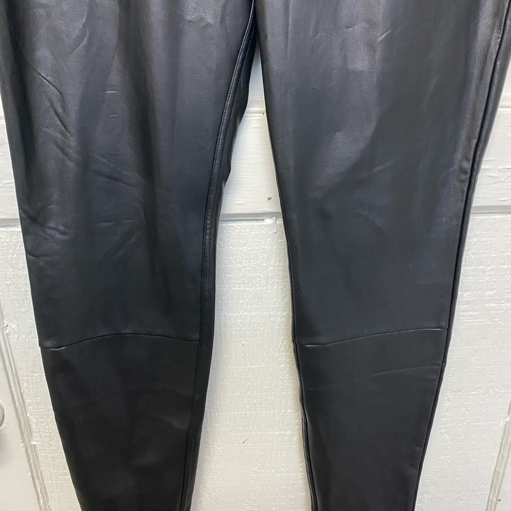 HUE Faux Leather Suede Lining Taper Leg Legging/Pant stretch pull on women’s L - Picture 6 of 13